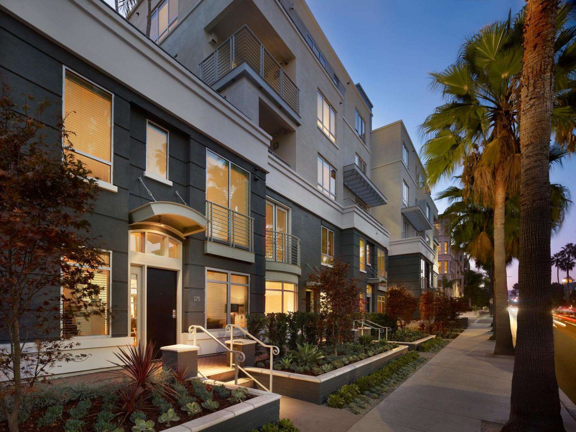 Two-Bedroom Townhome,216548948:JPEG
