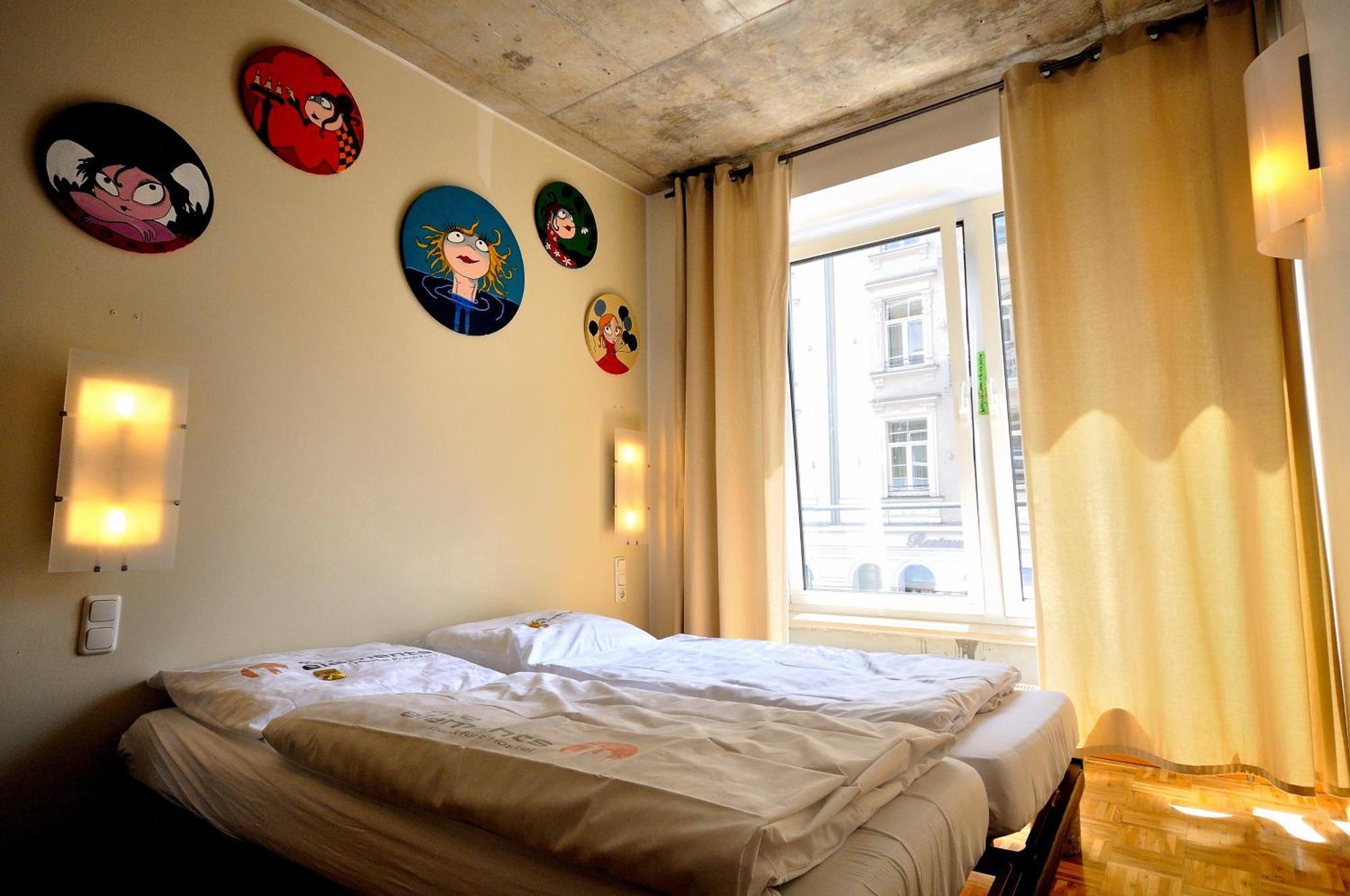 Single Room,779105907:JPEG