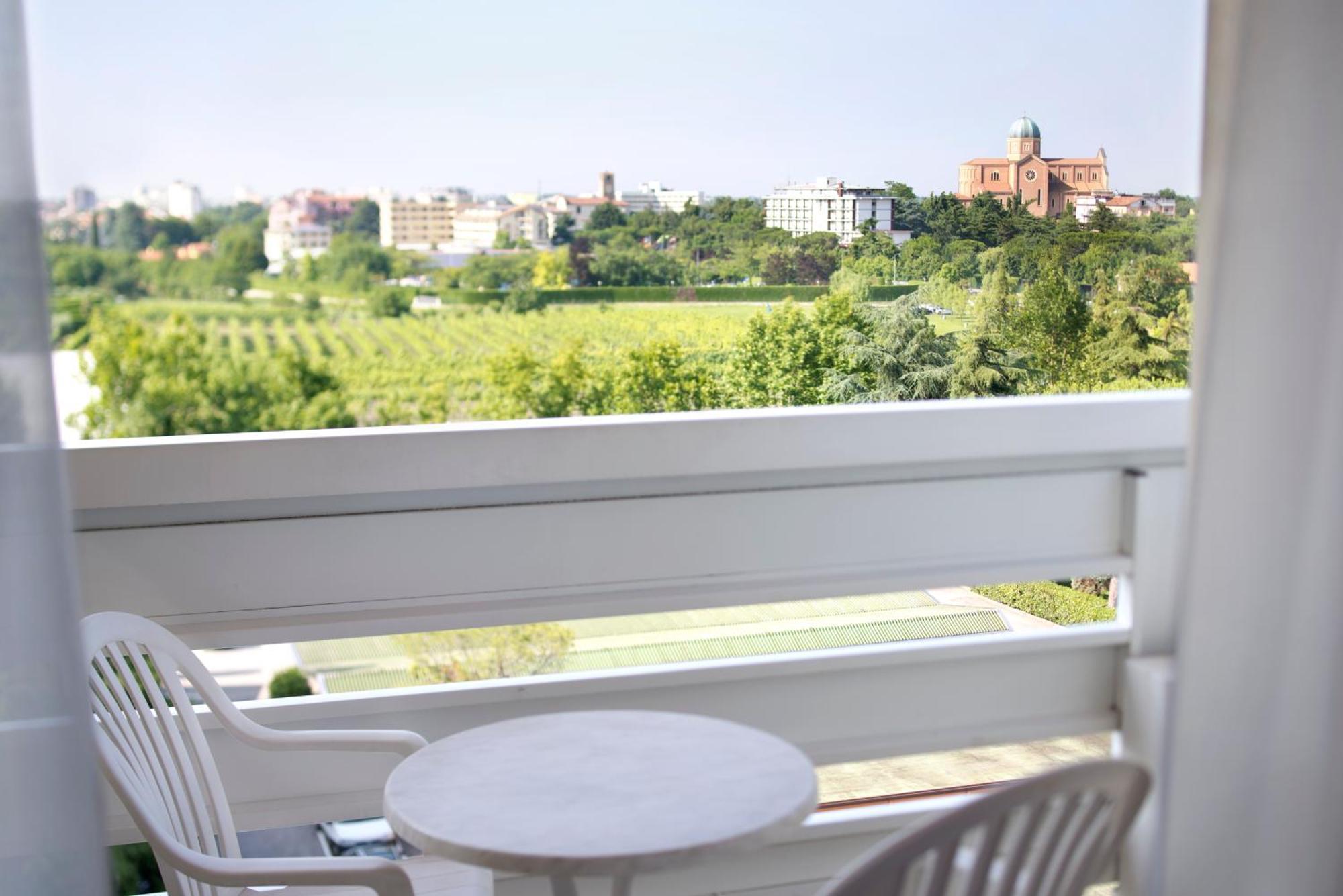 Twin Room Balcony,1542419074:JPEG