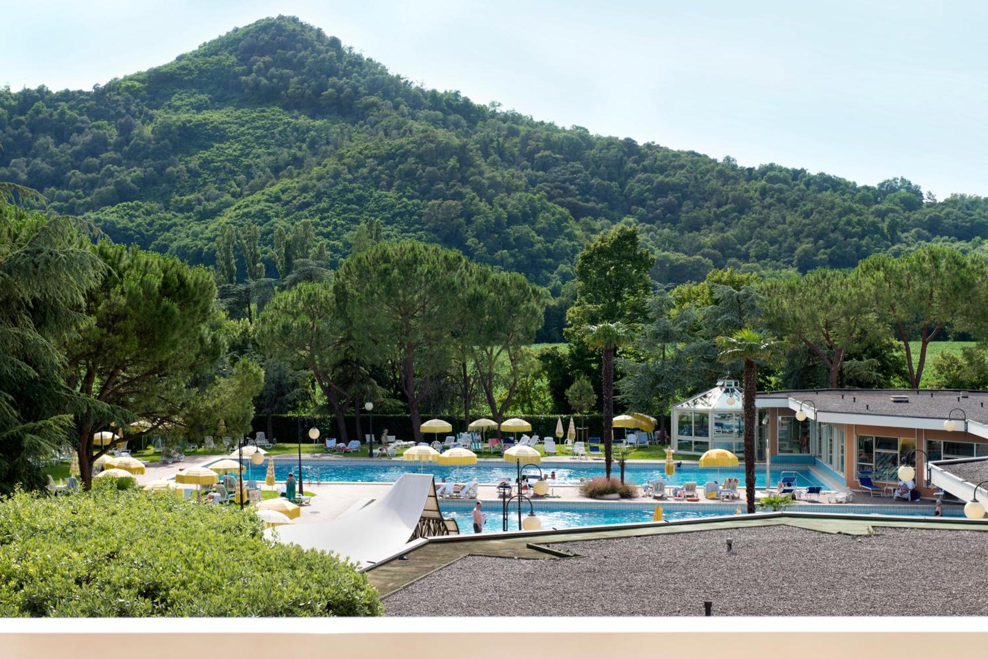 Single Room Pool View,711661654:JPEG