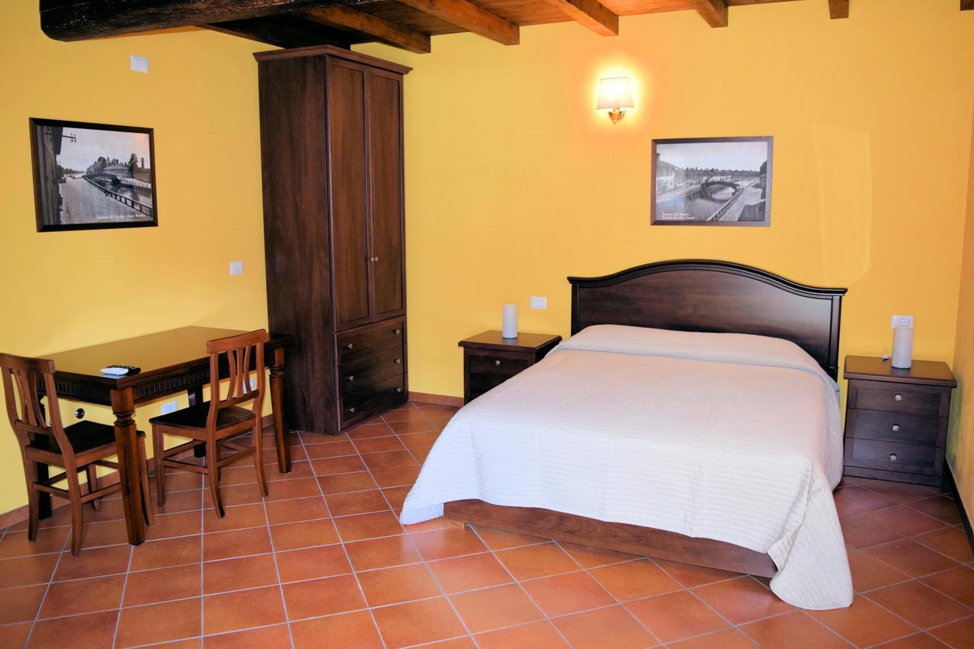 Double Room,711708484:JPEG