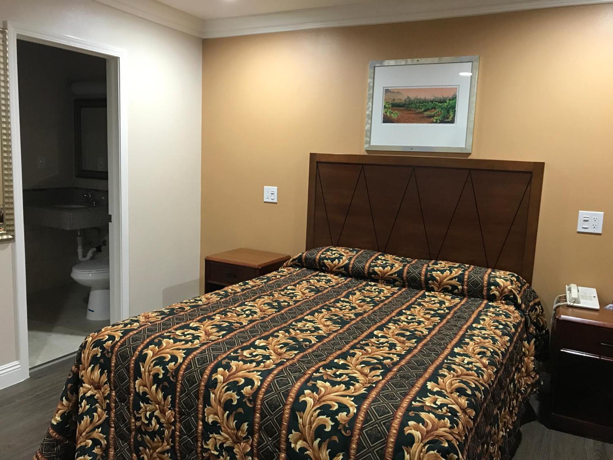 Standard Single Room,767044954:JPEG