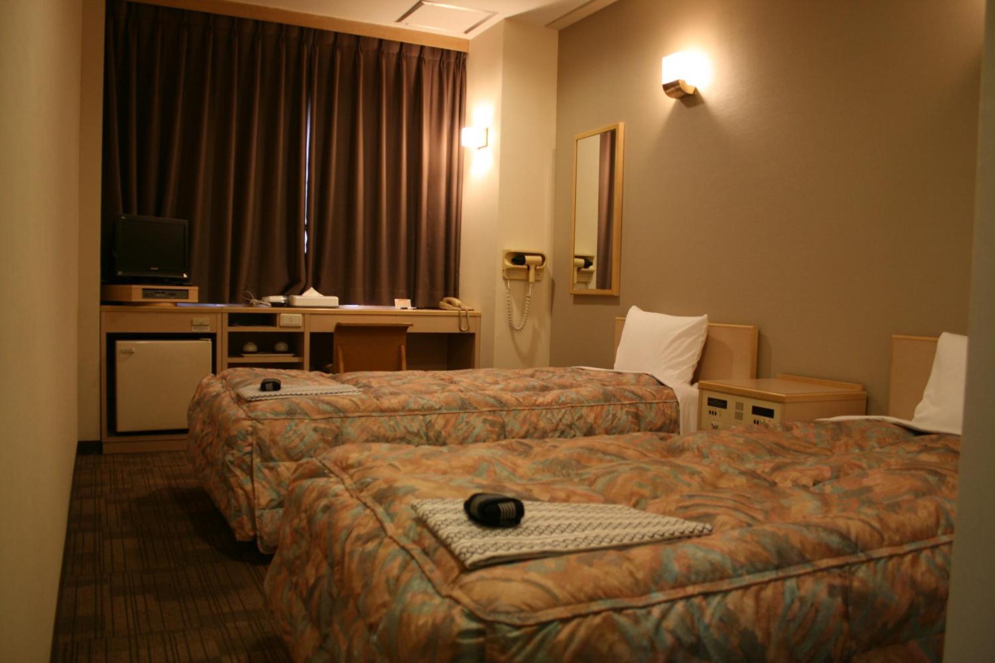 Twin Room - Non-Smoking,1013350990:JPEG