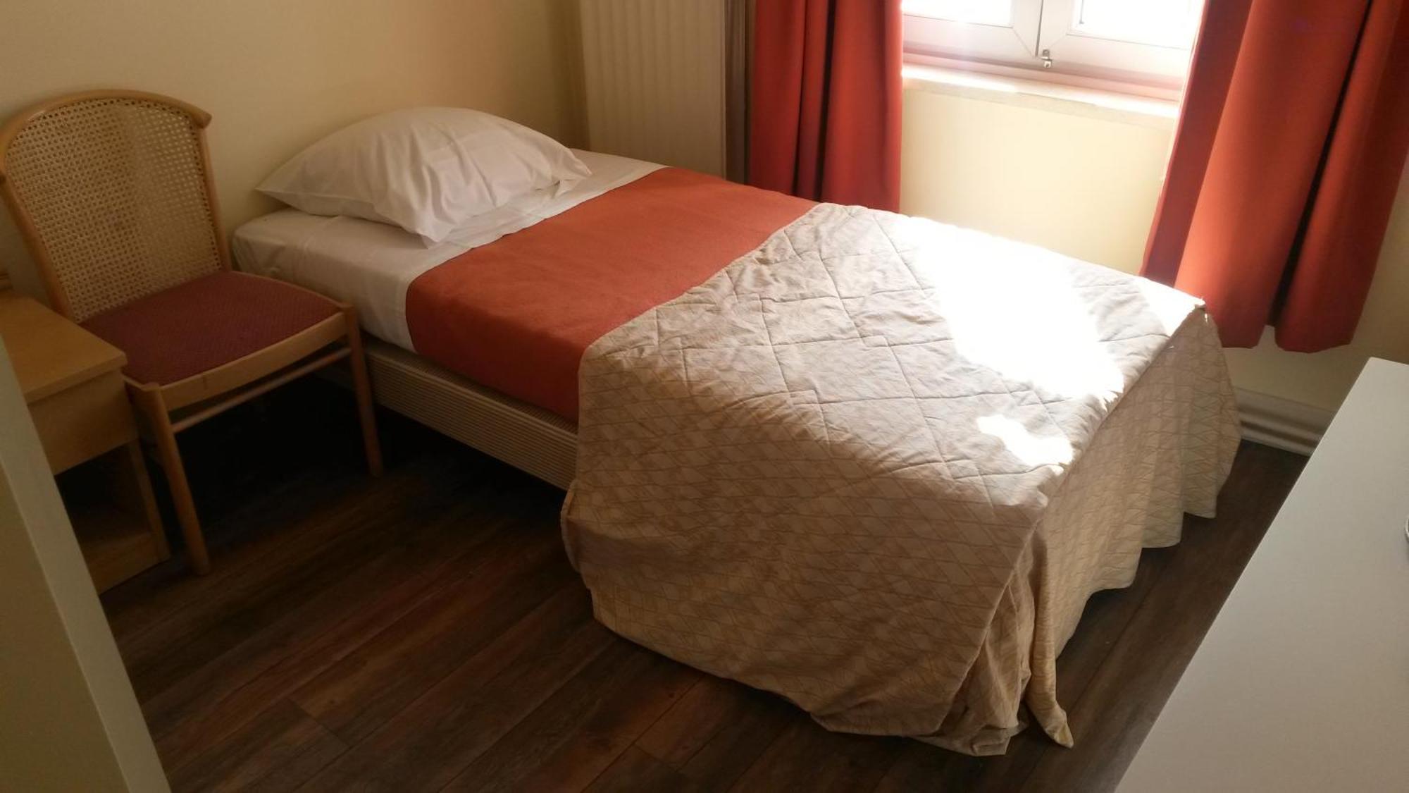 Single Room,714191296:JPEG