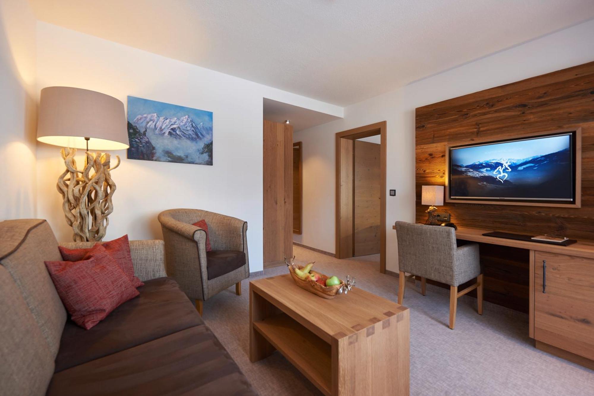 Deluxe Junior Suite,1722255378:JPEG