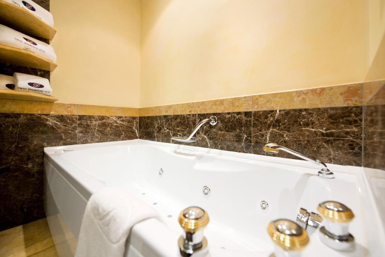 Deluxe Suite with Lake View