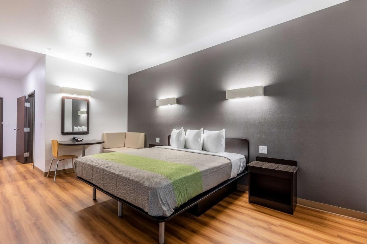 1 KING BED | MOBILITY ACCESSIBLE | RI SHWR | MINI FRIDGE | NON-SMOKING |