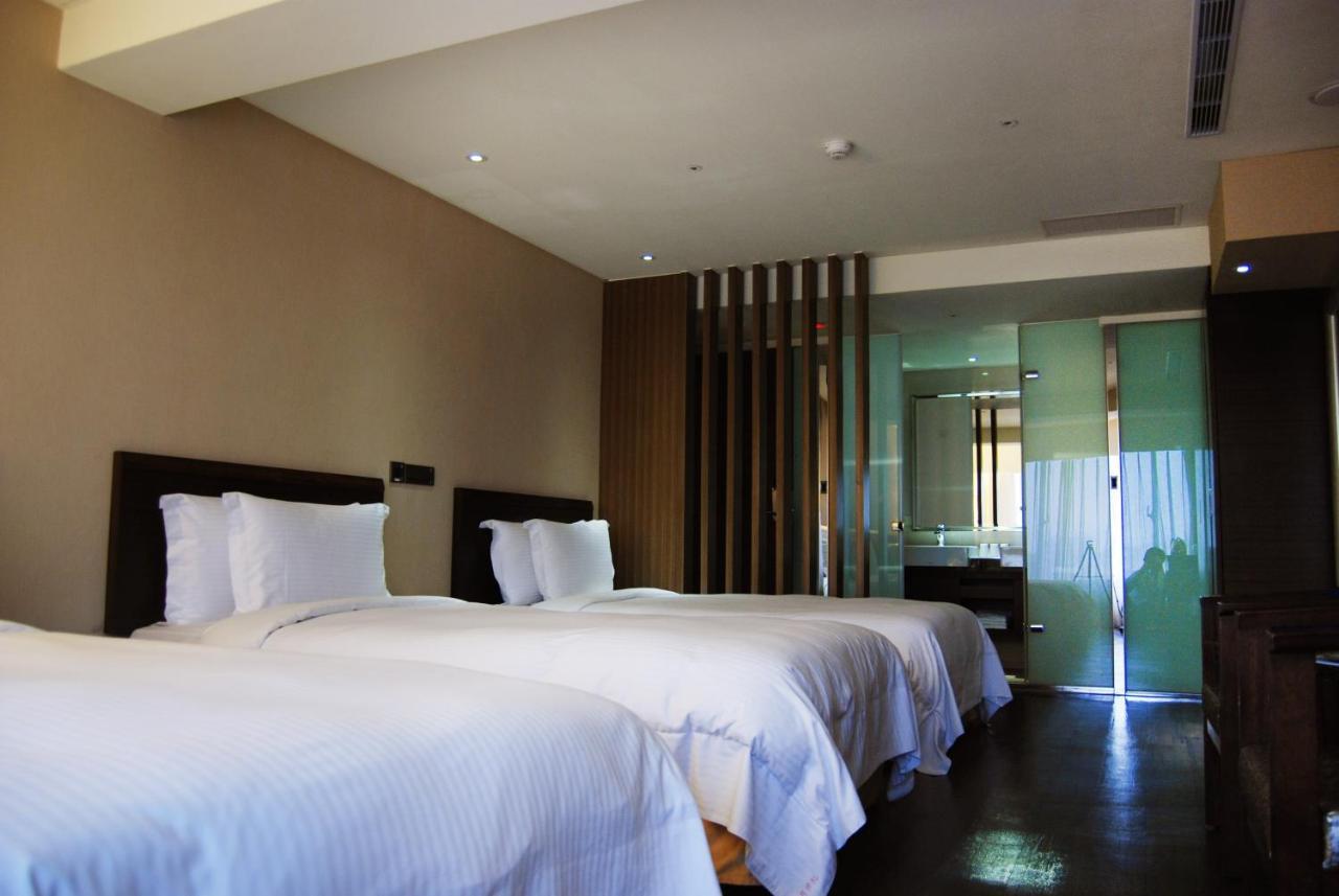 Quadruple Room Shower