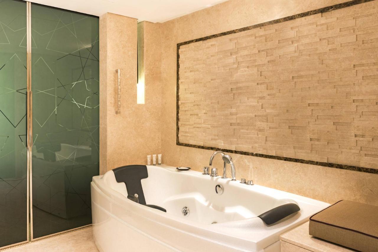 Le Royal Club Room, Larger Room, with Executive Lounge Access,846764729:JPEG