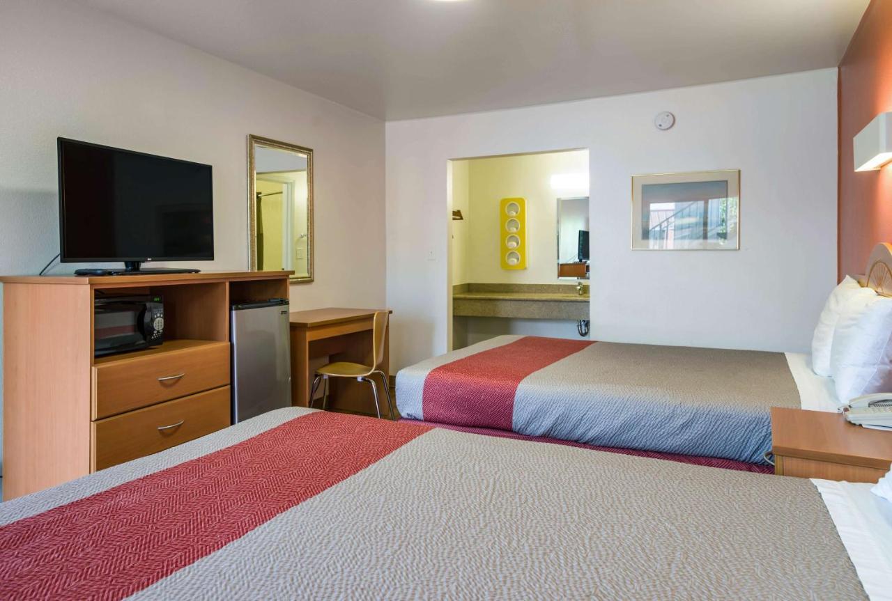 Queen Room Two Queen Beds Non-Smoking
