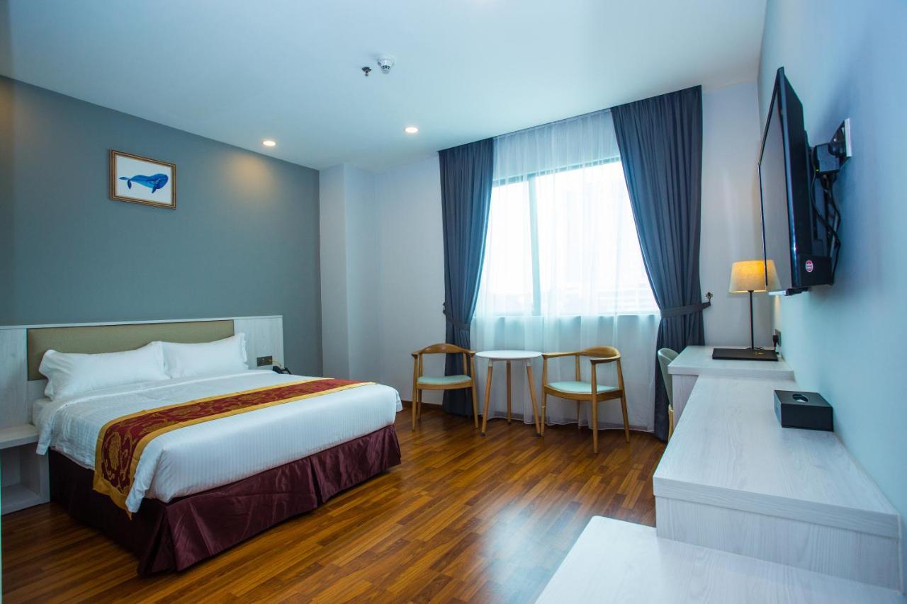 Standard Queen Room