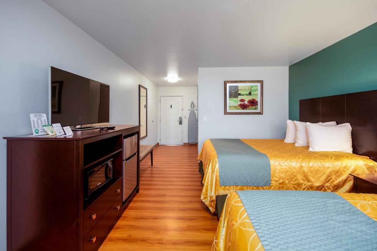 Queen Room Two Queen Beds Not Pet Friendly,757463809:JPEG