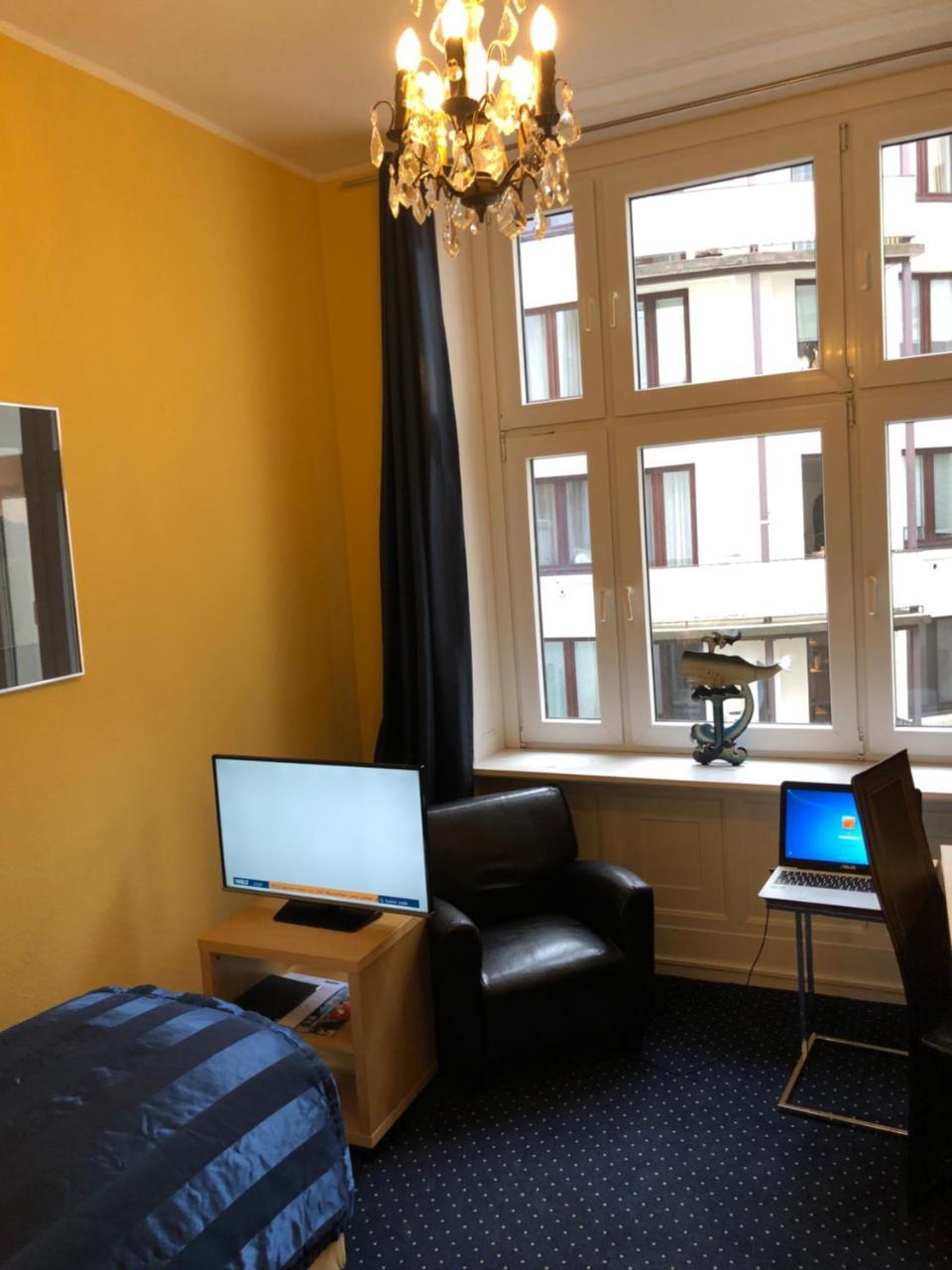 Single Room,1538424250:JPEG