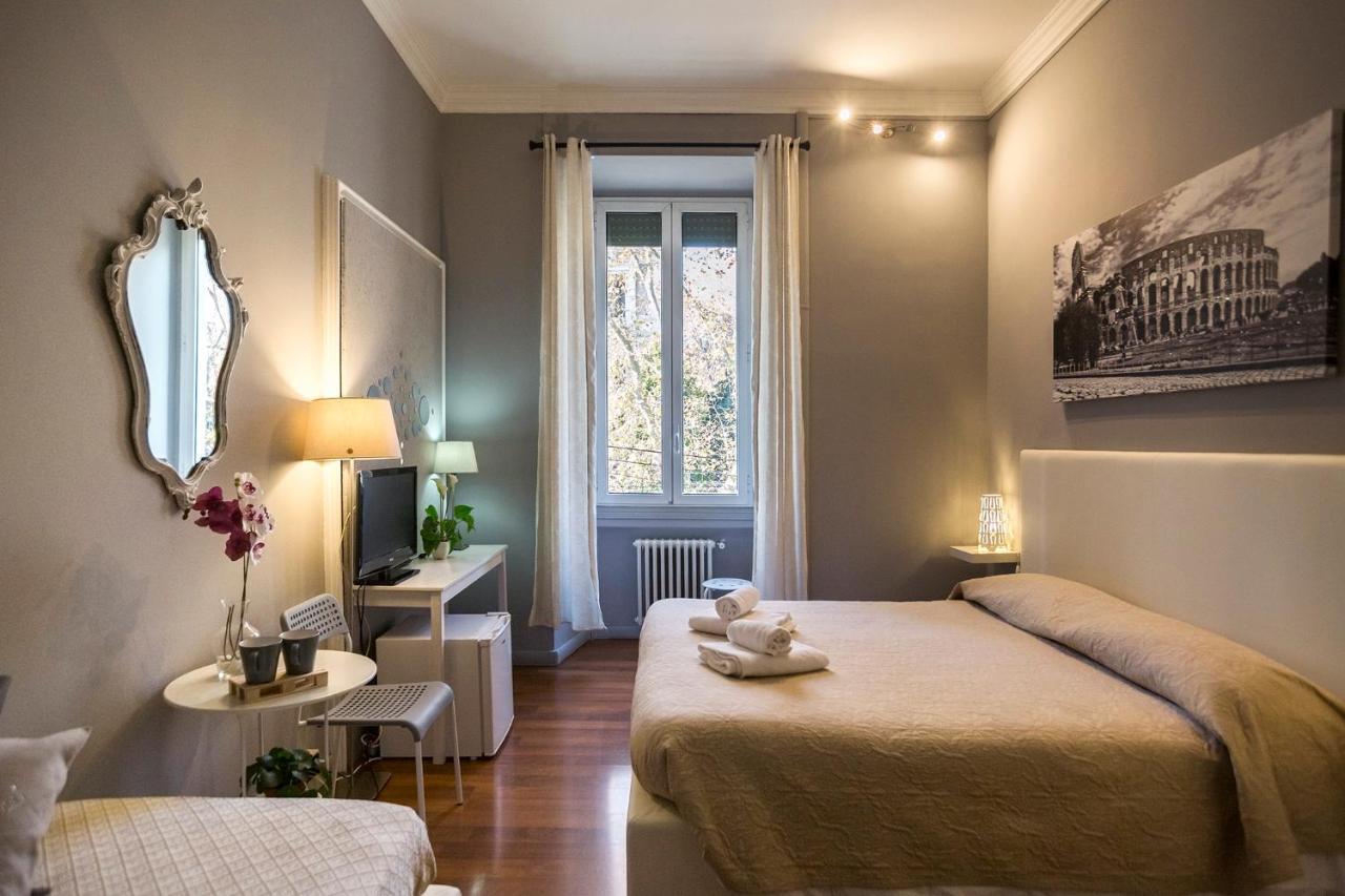 Camera Matrimoniale/Doppia con Letti Singoli con Bagno Privato Esterno
