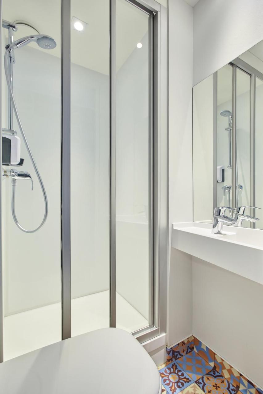 Cabrio Room Private Bathroom