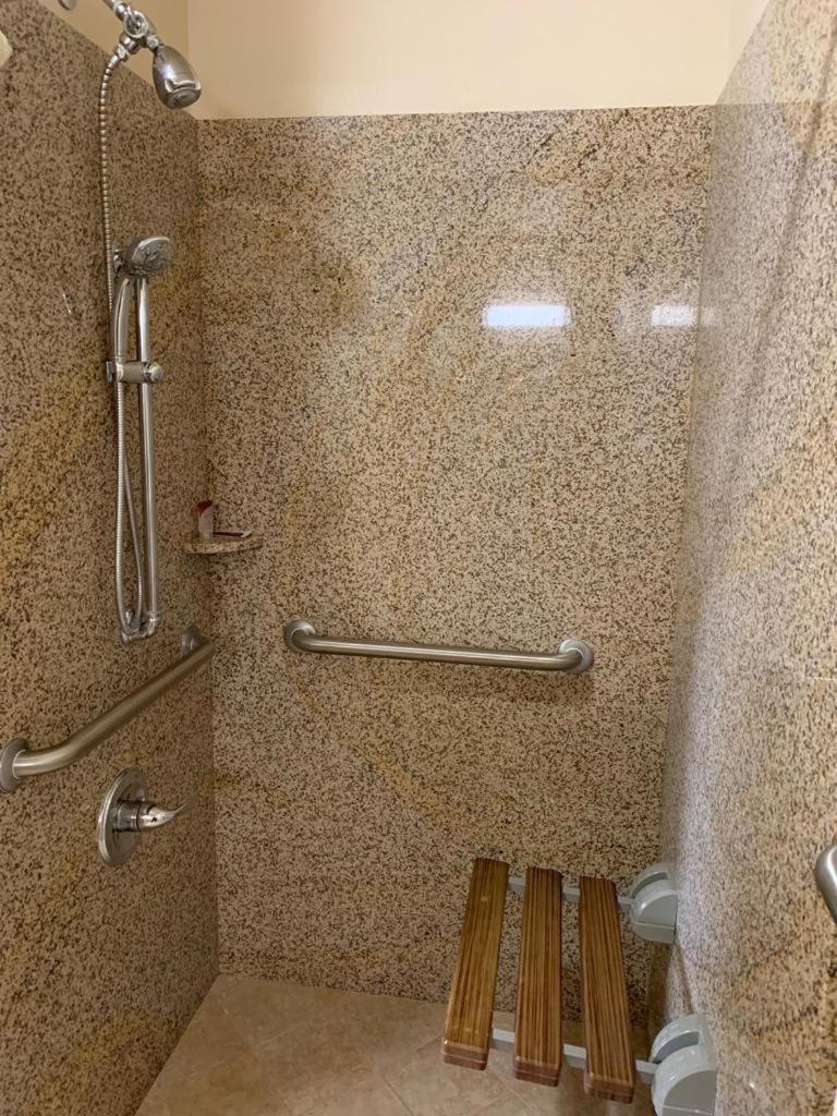 Single Room Disability Access,767050603:JPEG