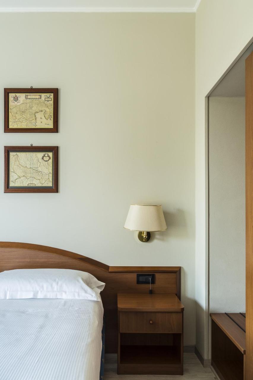 Standard Double or Twin Room,813237537:JPEG
