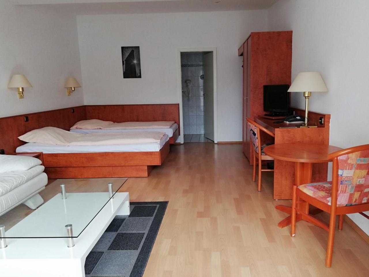 Large Twin Room,770514205:JPEG
