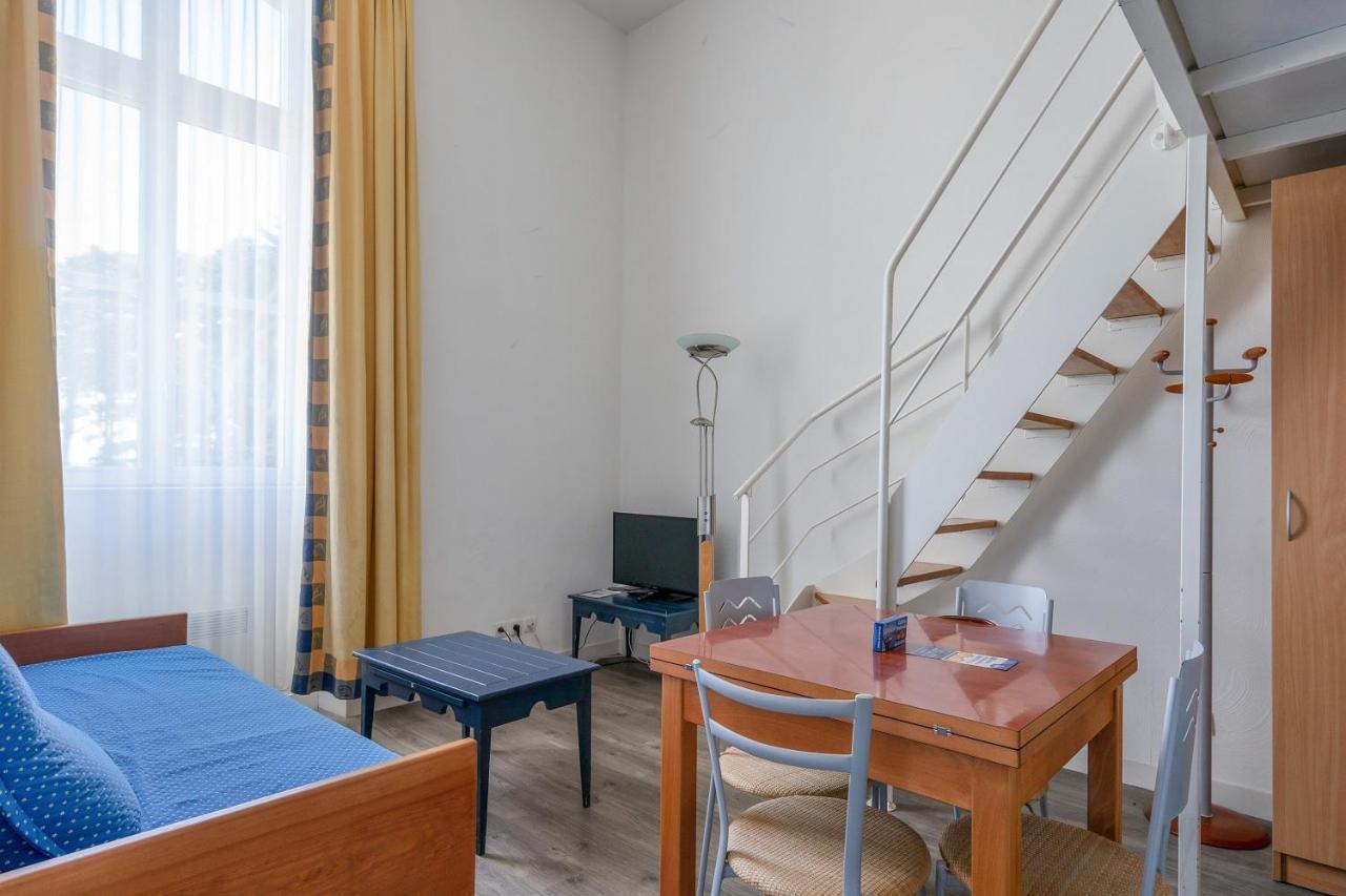 Budget One-Bedroom Apartment Sea View,774992650:JPEG