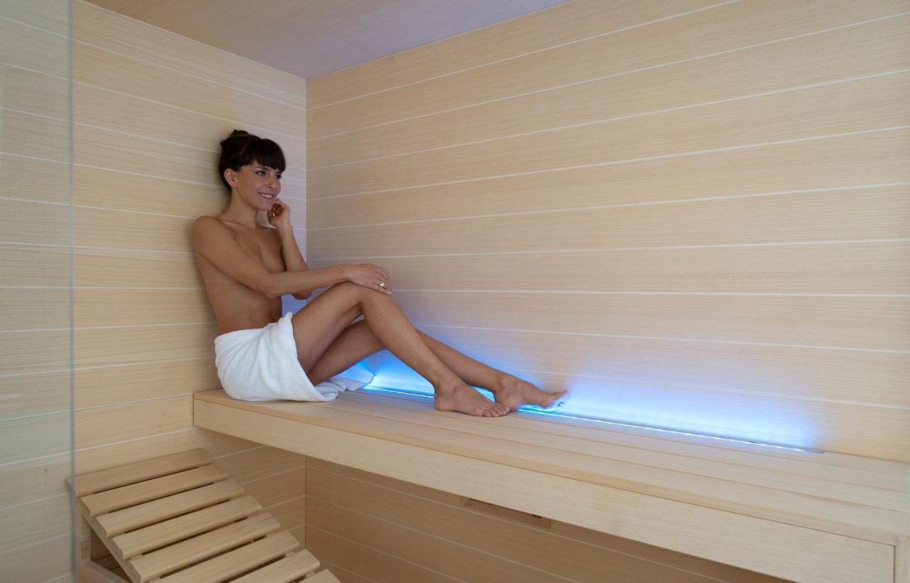 Deluxe Suite Spa Bath