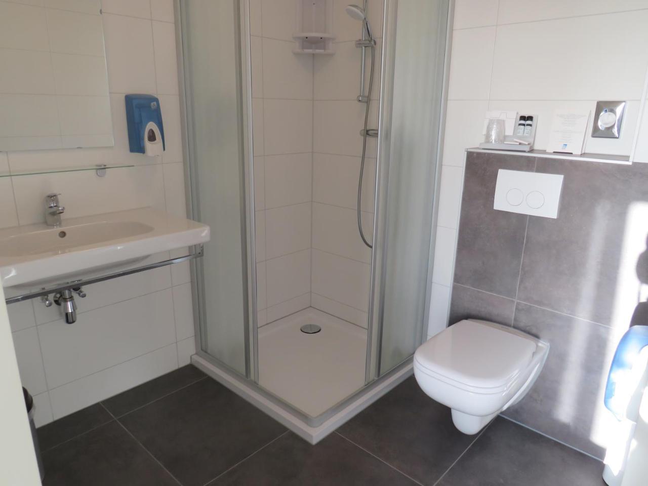 Twin Room,1360104272:JPEG