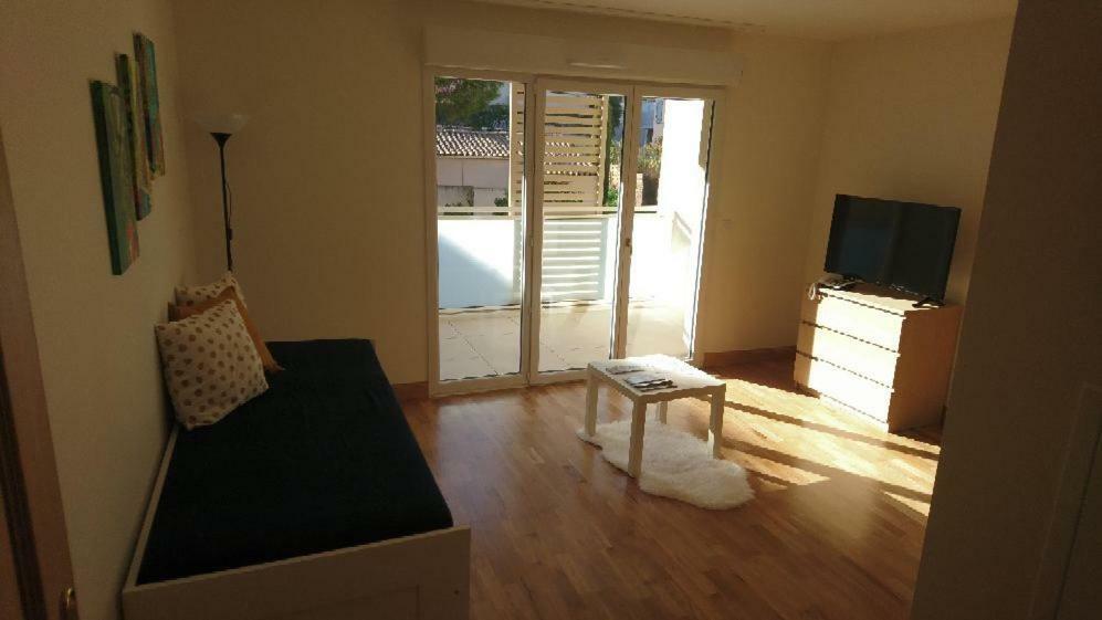 One-Bedroom Apartment,776885836:JPEG