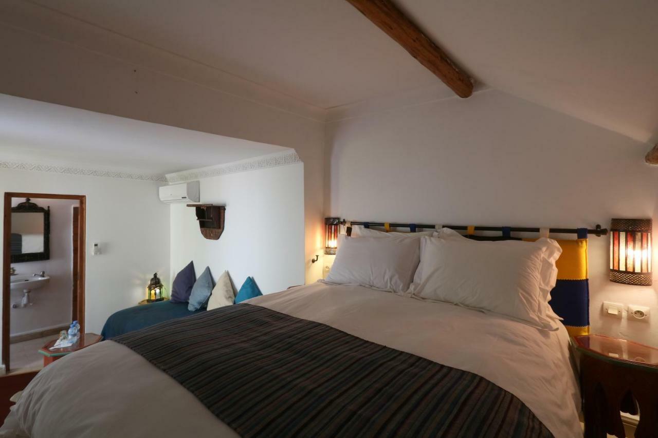 Deluxe Room,779283897:JPEG