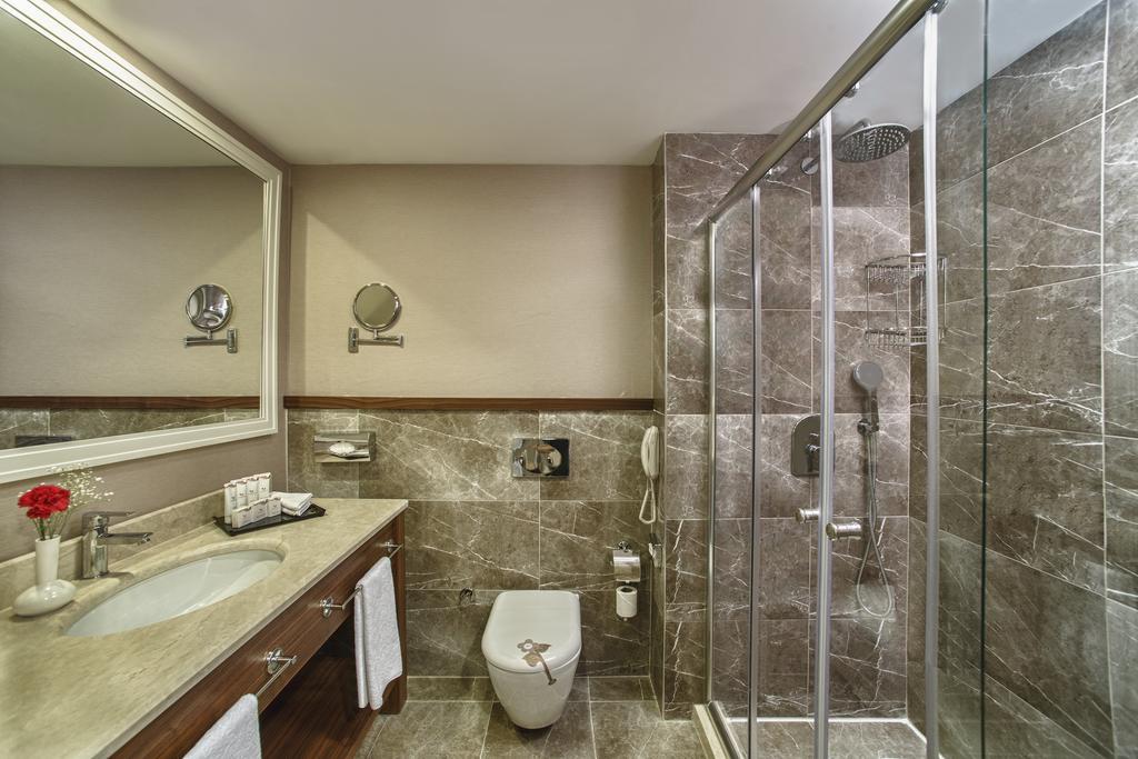 Family Room,1275261349:JPEG