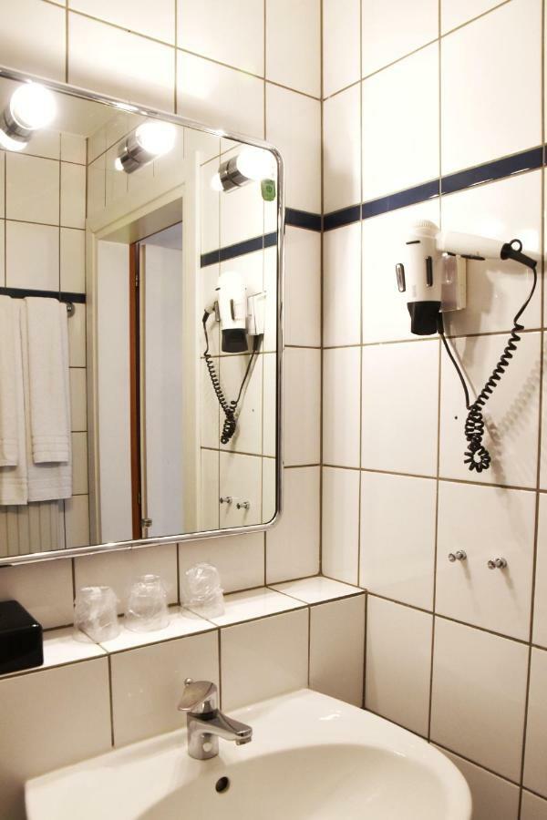 Standard Single Room,784071879:JPEG