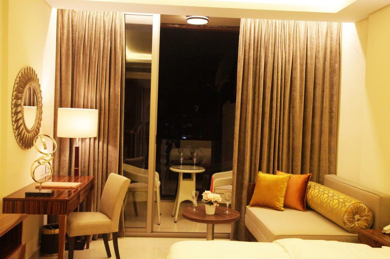 Deluxe King Suite,784184868:JPEG