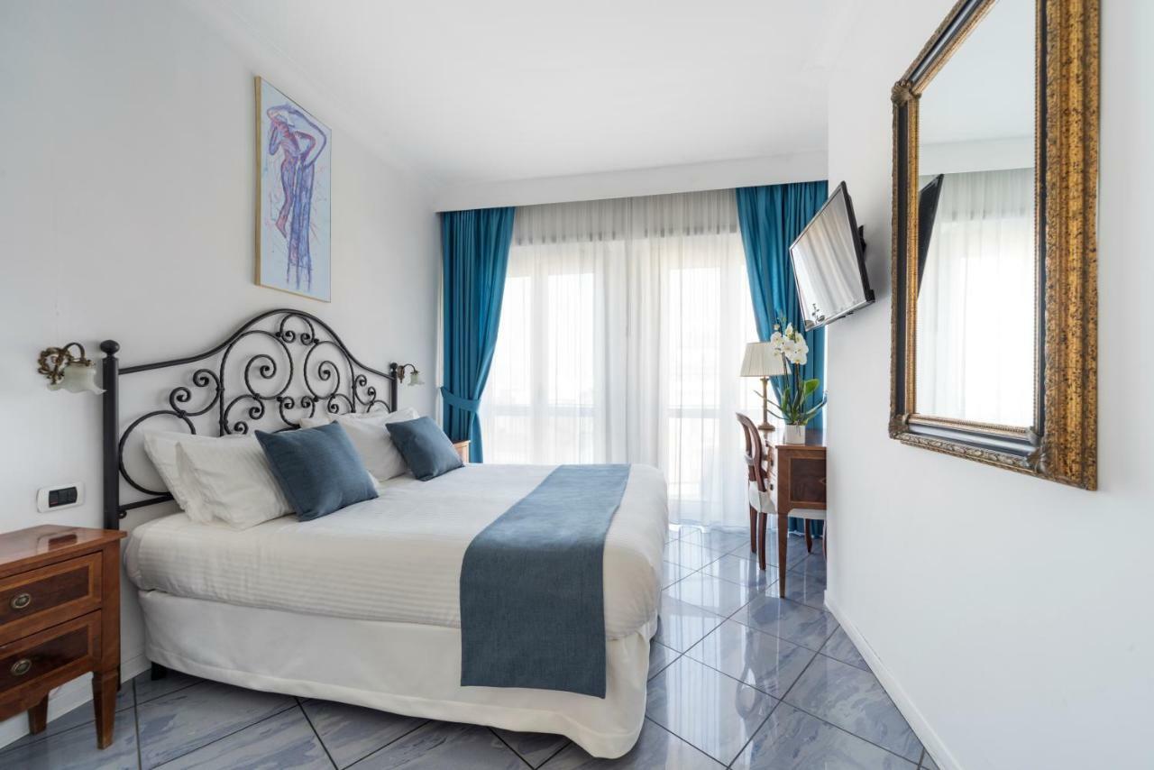 Standard Double or Twin Room,800146998:JPEG