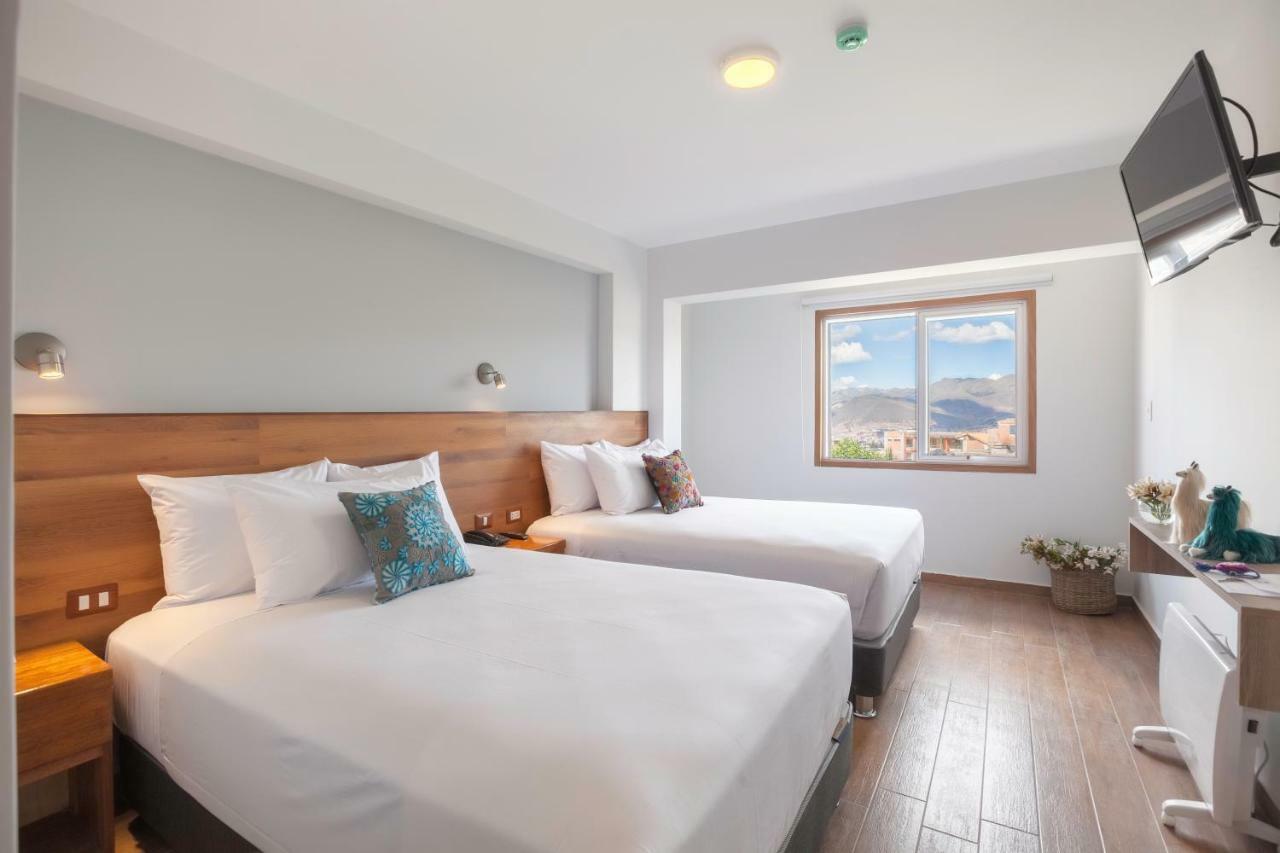 Quarto com 2 Camas de Solteiro e Vista