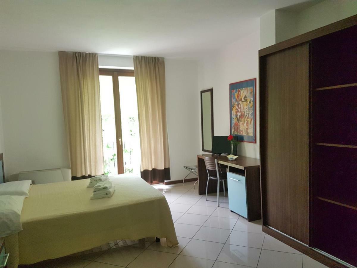 Economy Double or Twin Room,812506485:JPEG