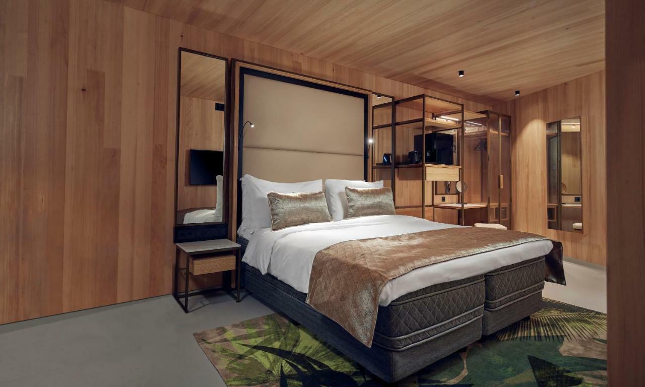 Extra Large Superior Room with Bath, Shower & Balcony,728611726:JPEG