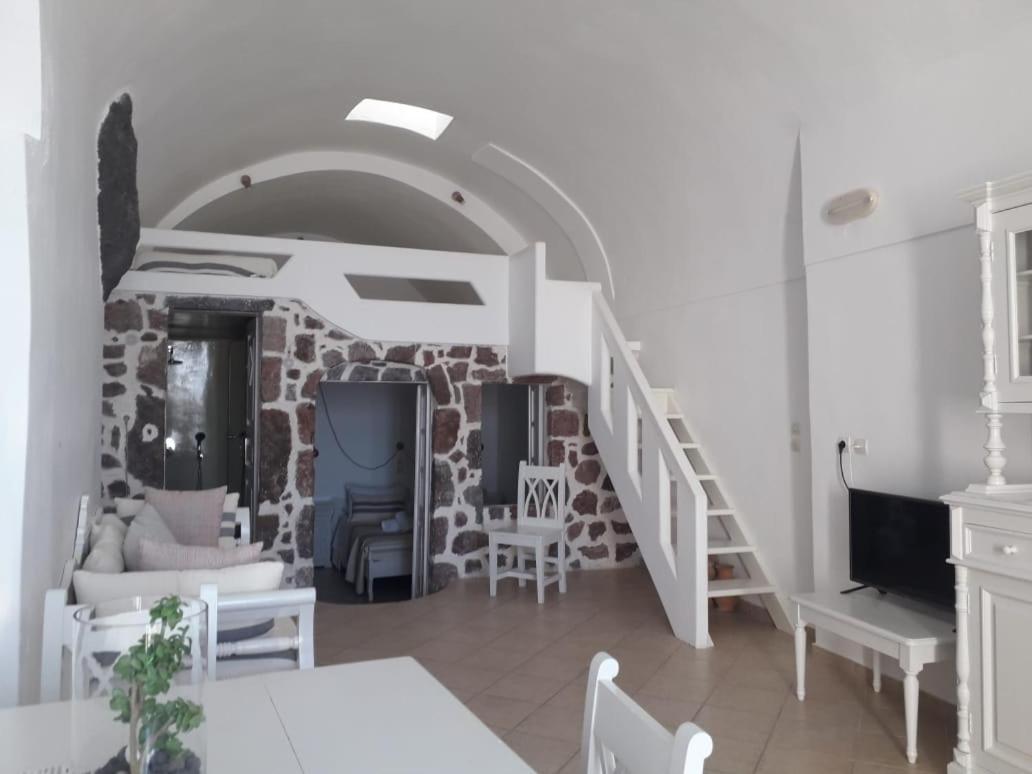Cave Apartment Caldera View
