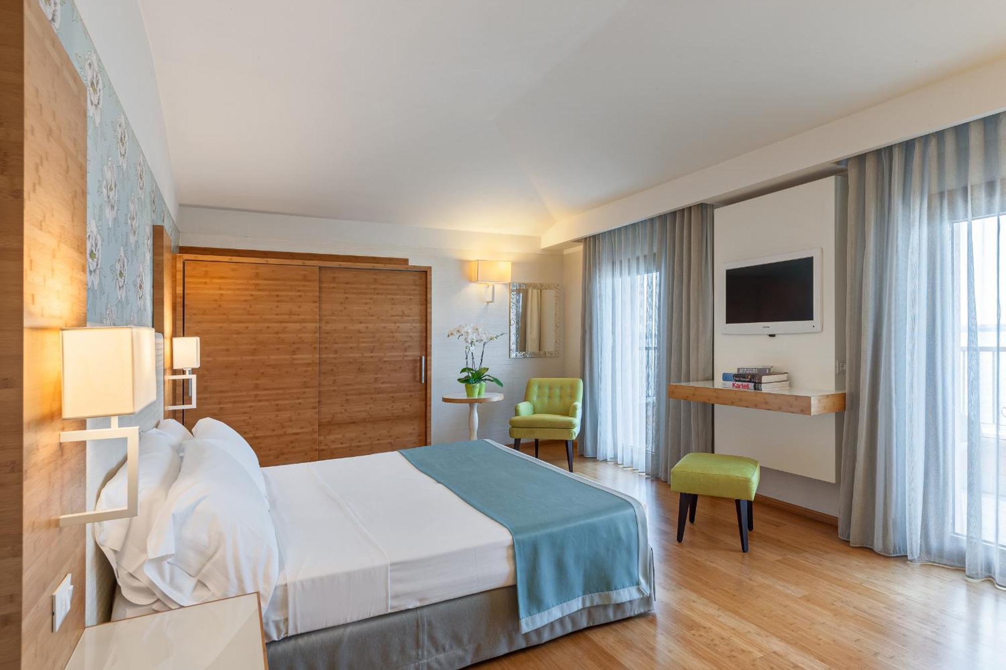 King Room Prestige Lake View