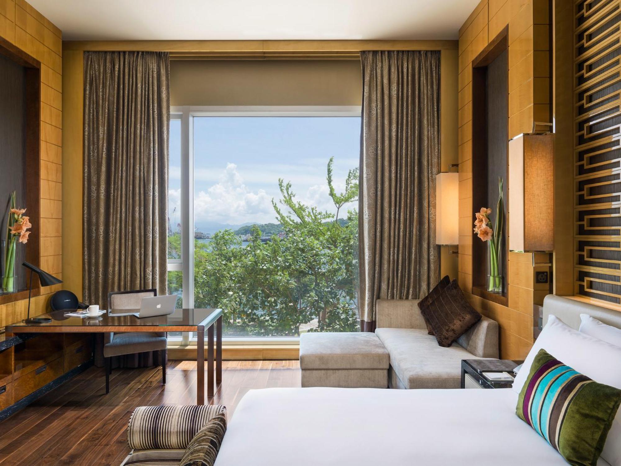 Deluxe Olympian Room