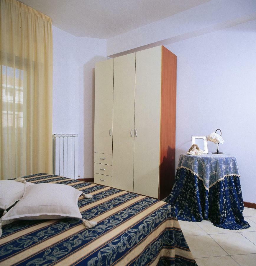 One-Bedroom Apartment,596170365:JPEG