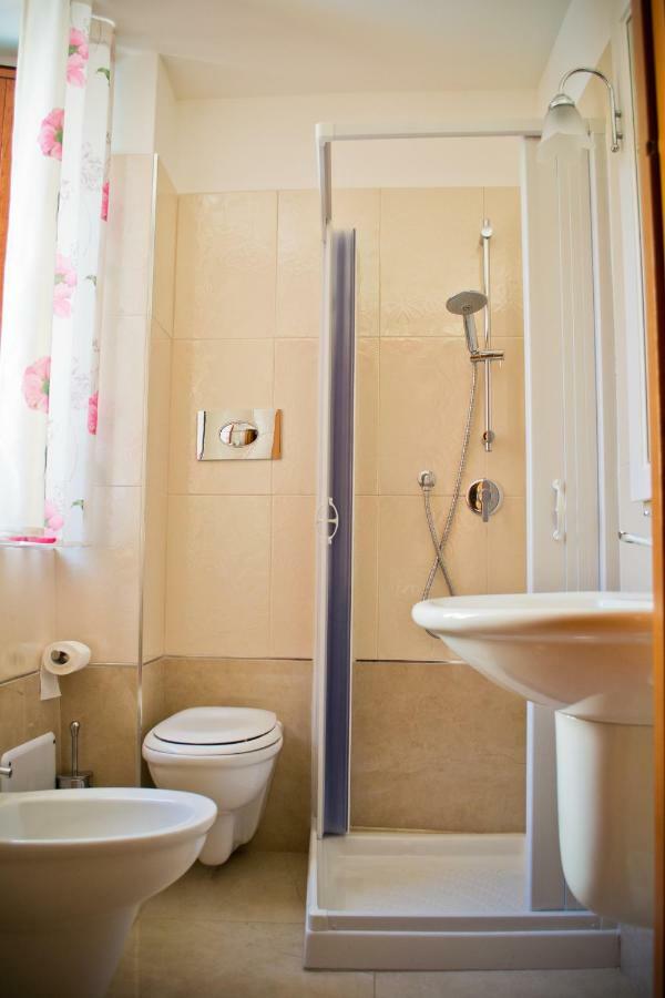 Double or Twin Room,867304430:JPEG