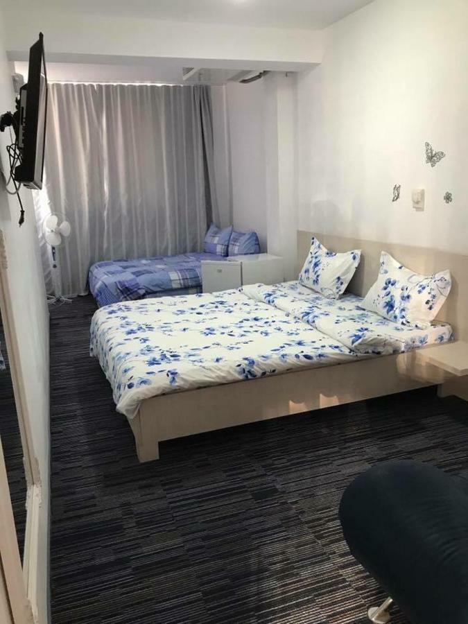 Comfort Triple Room Shower