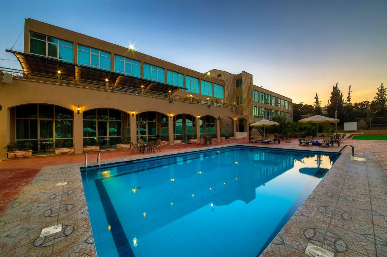 Deluxe Junior Suite Pool View