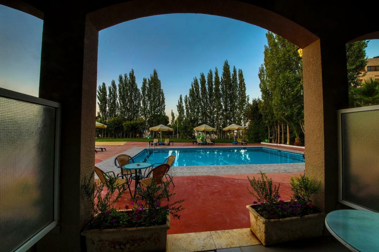 Deluxe Junior Suite Pool View