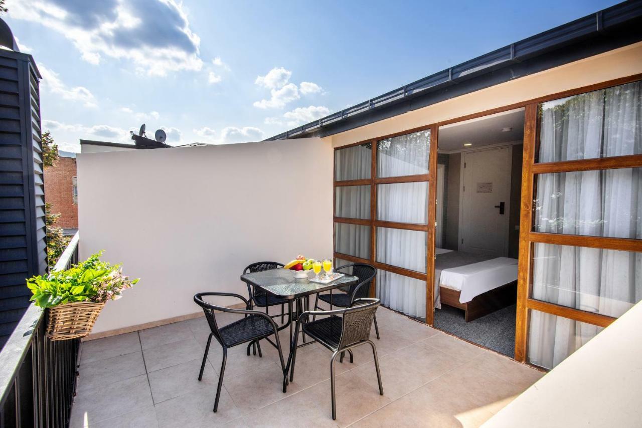 Family Room Terrace,1283923588:JPEG