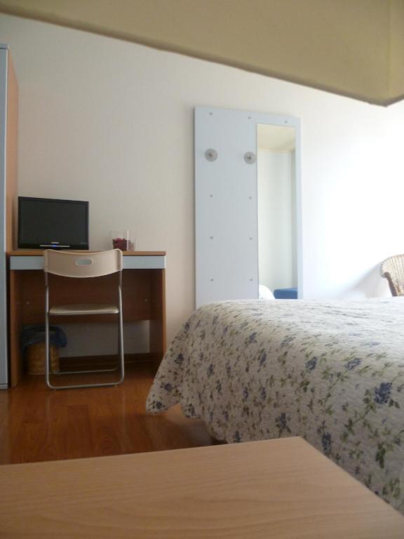 Single Room,398358642:JPEG