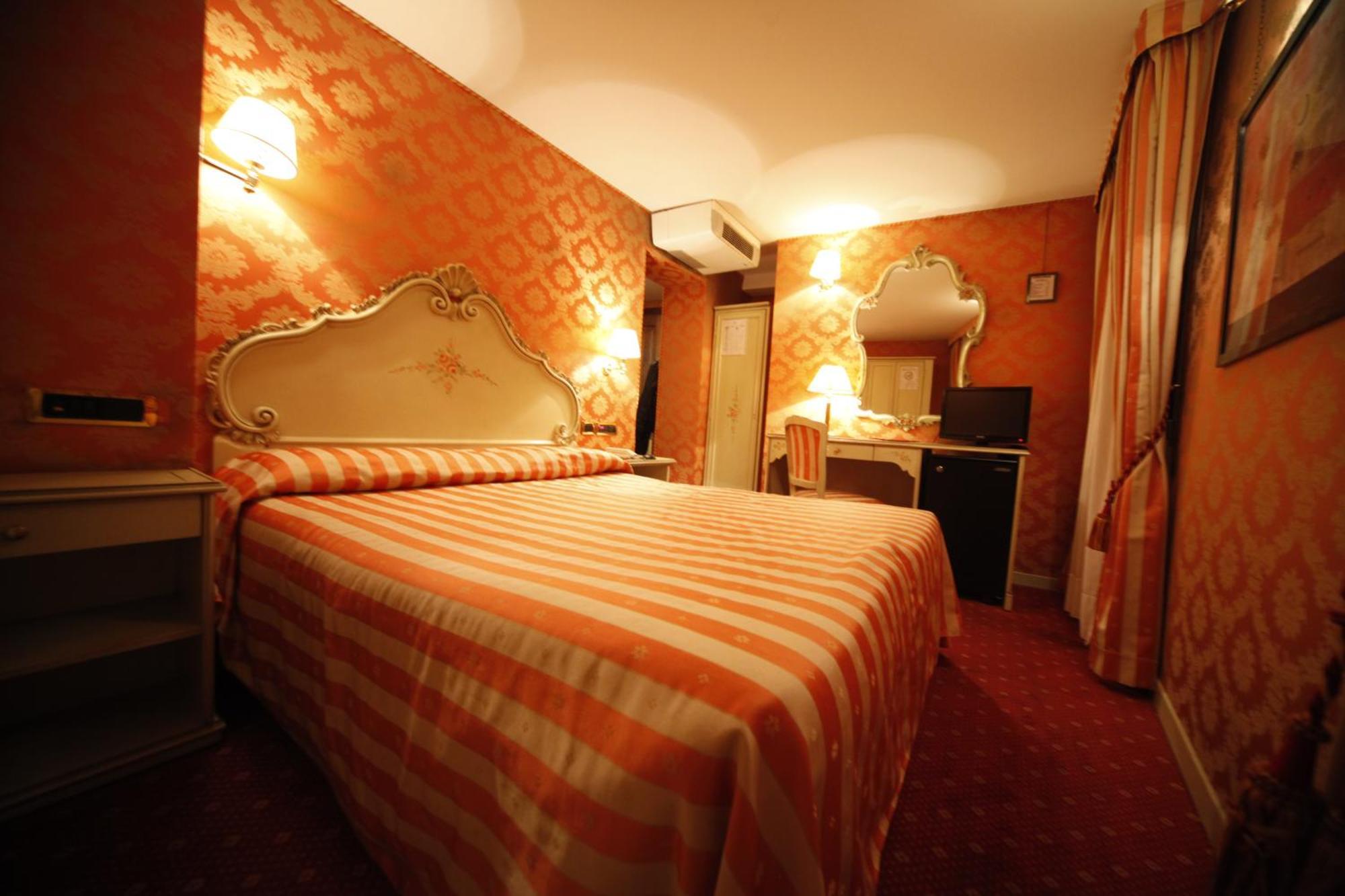 Standard Double Room,1433315434:JPEG