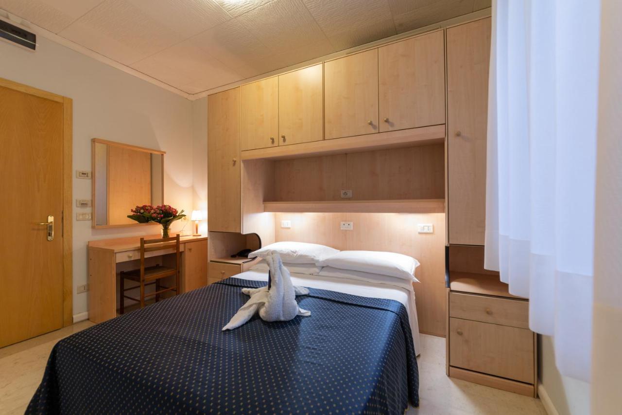 Double Room with French Bed,932429821:JPEG