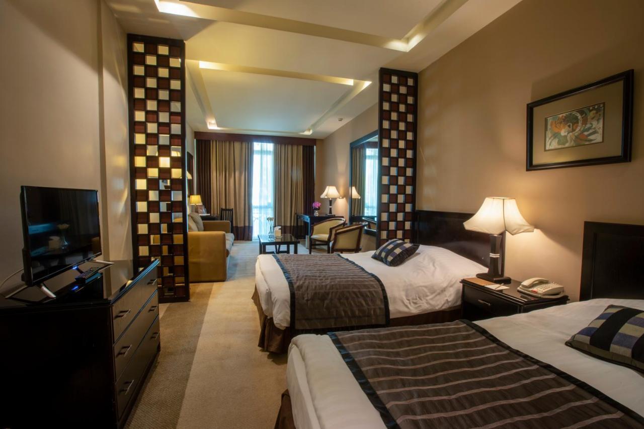 Deluxe Junior Suite Pool View