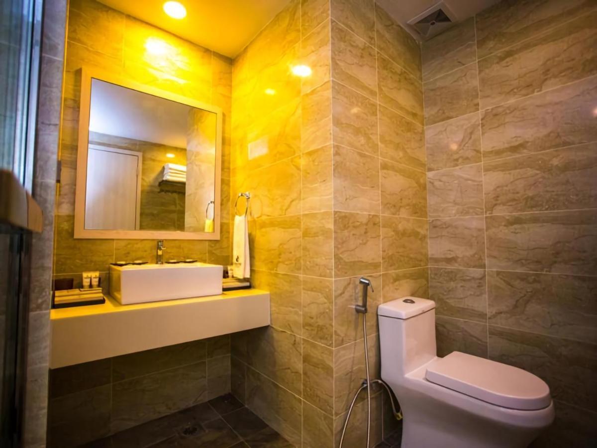 8-Bed Mixed Dormitory Room