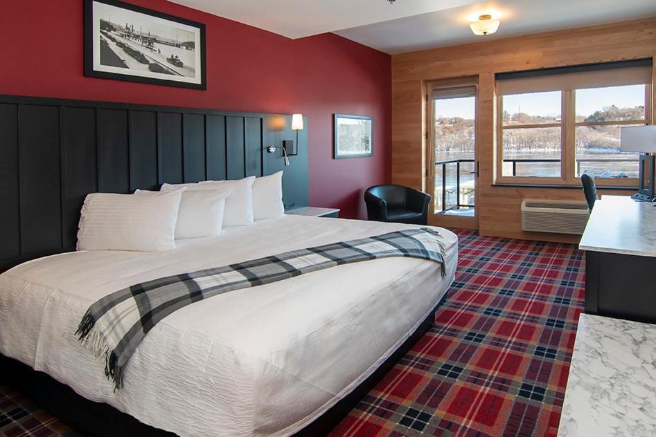 Suite with River View,964375330:JPEG