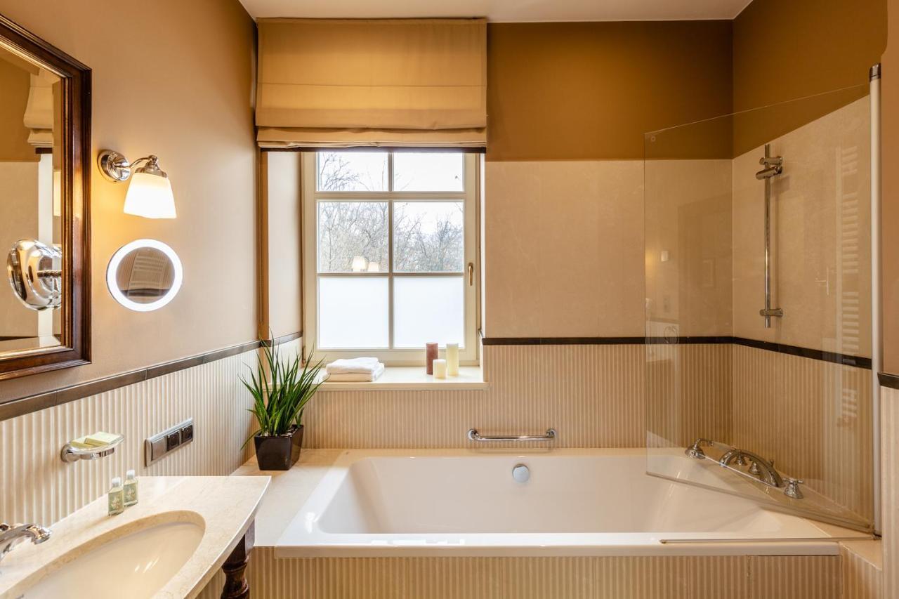 Superior Double or Twin Room Domek Ogrodnika building